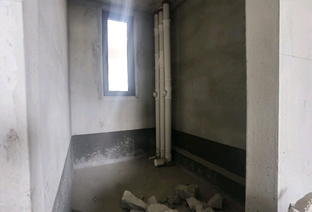 城西沔阳小汉口附近，祥生小高层毛坯四房，南向无遮挡，业主急售