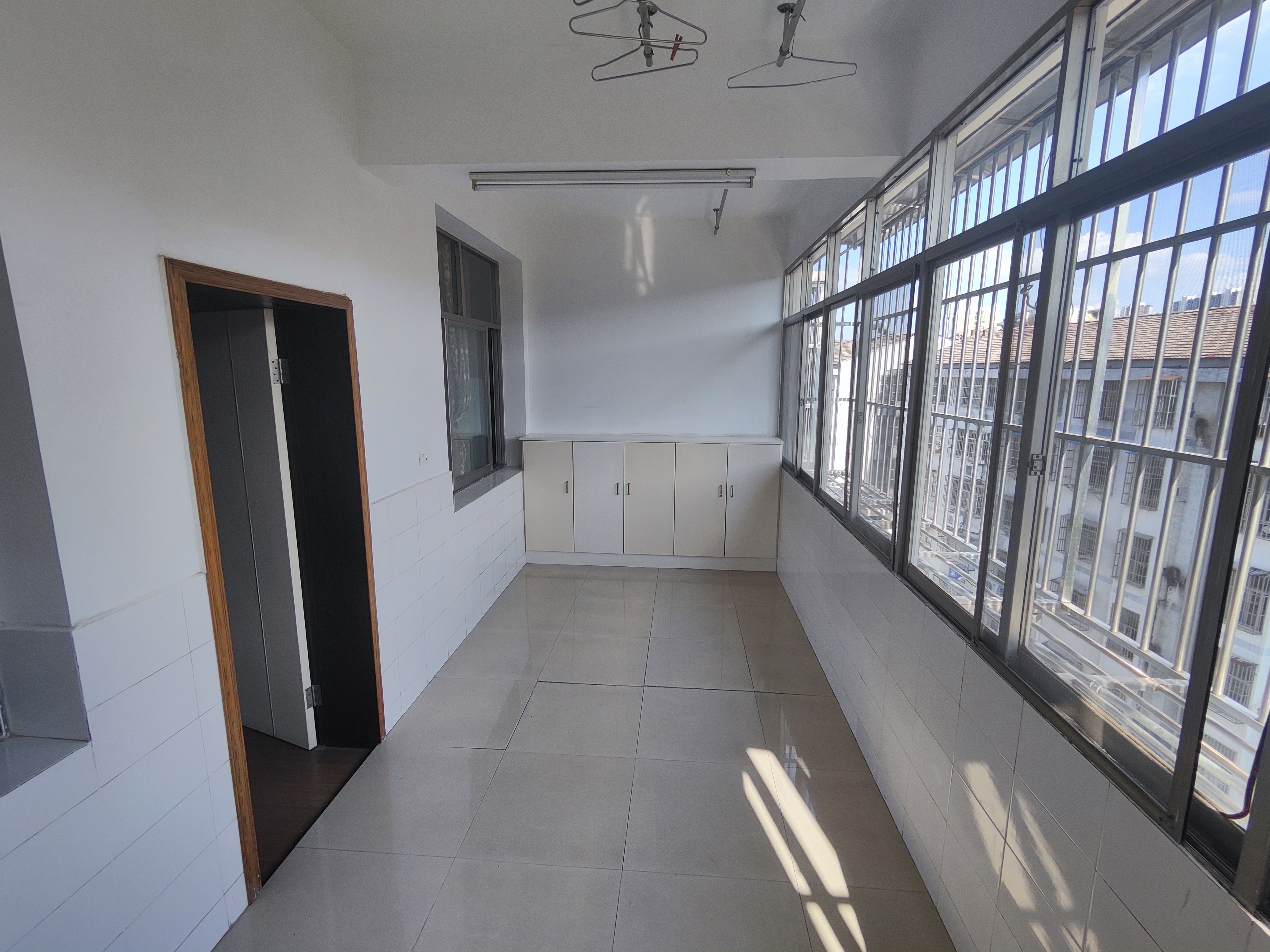 人社局宿舍有院子好停车看房方便证件满5