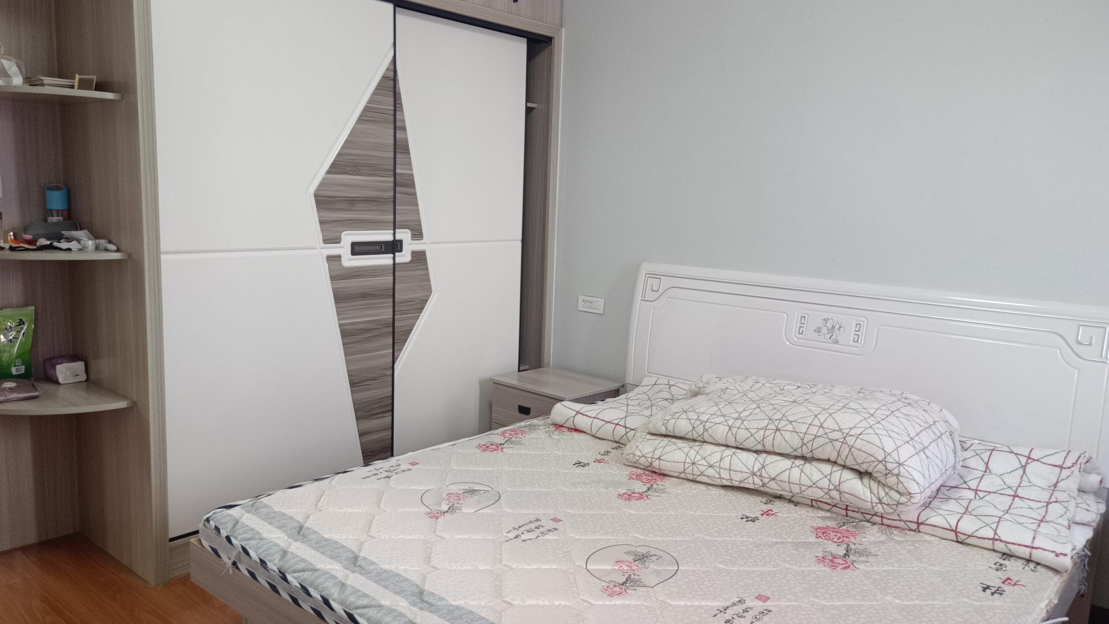 紫润尚城3室2厅1卫精装修家具家电齐全优价出售