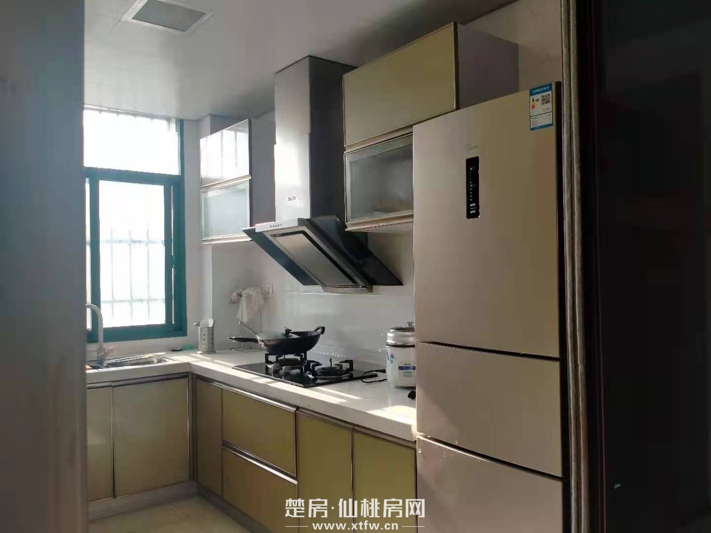 仙桃中学附近，精装三房，拎包入住