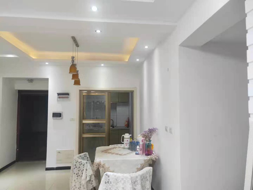 城南湖景房，朝南户型，精装修三房，动静分区，餐客一体