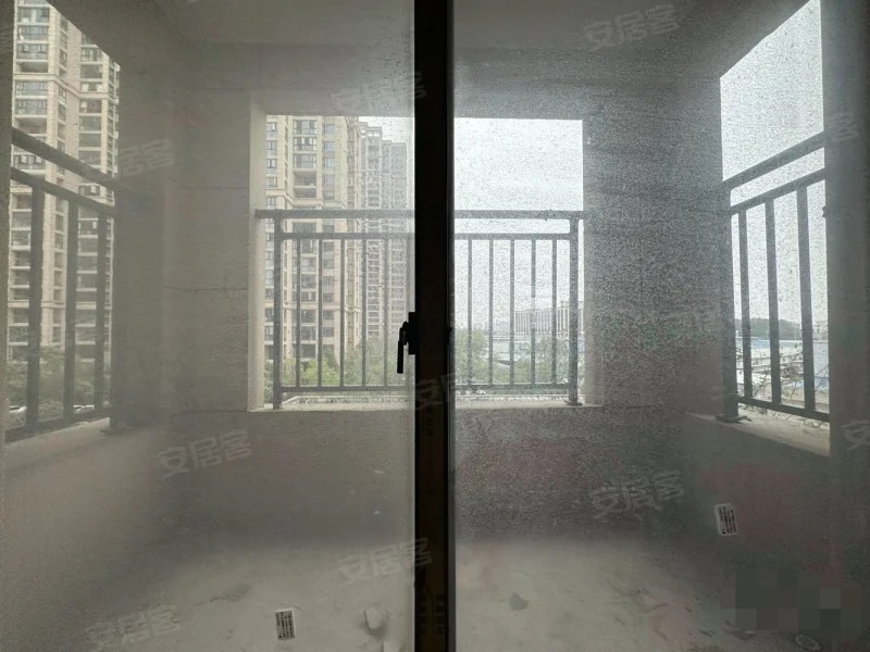 352，降价了，城南，清华园小高层，1梯1户，单价5200，下楼就是公园和城南新二中，证满二