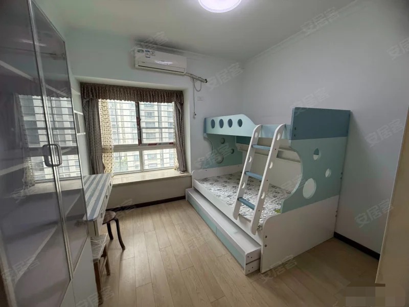 吾悦旁，单价4600，双阳台，东边户，电梯小高层，精装三房，新三中大门口，