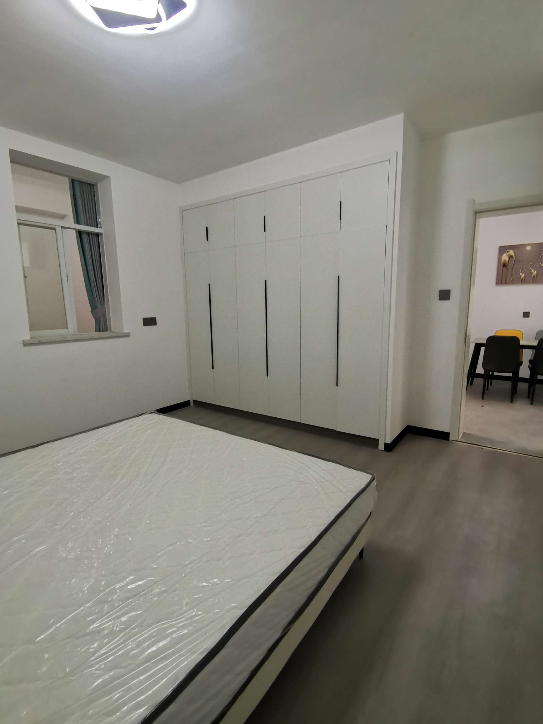 老城区楼盘全新装修拎包入住小三房