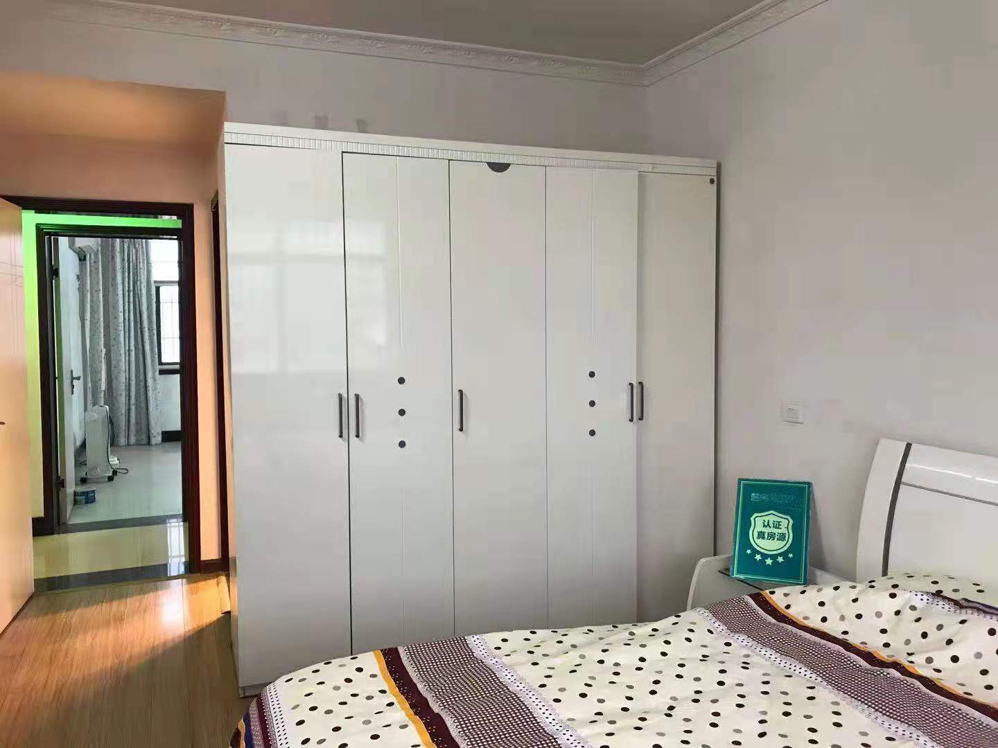 干河路华兴园旁边精装大三房带29多平米的车库生活方便配套齐全方便停车