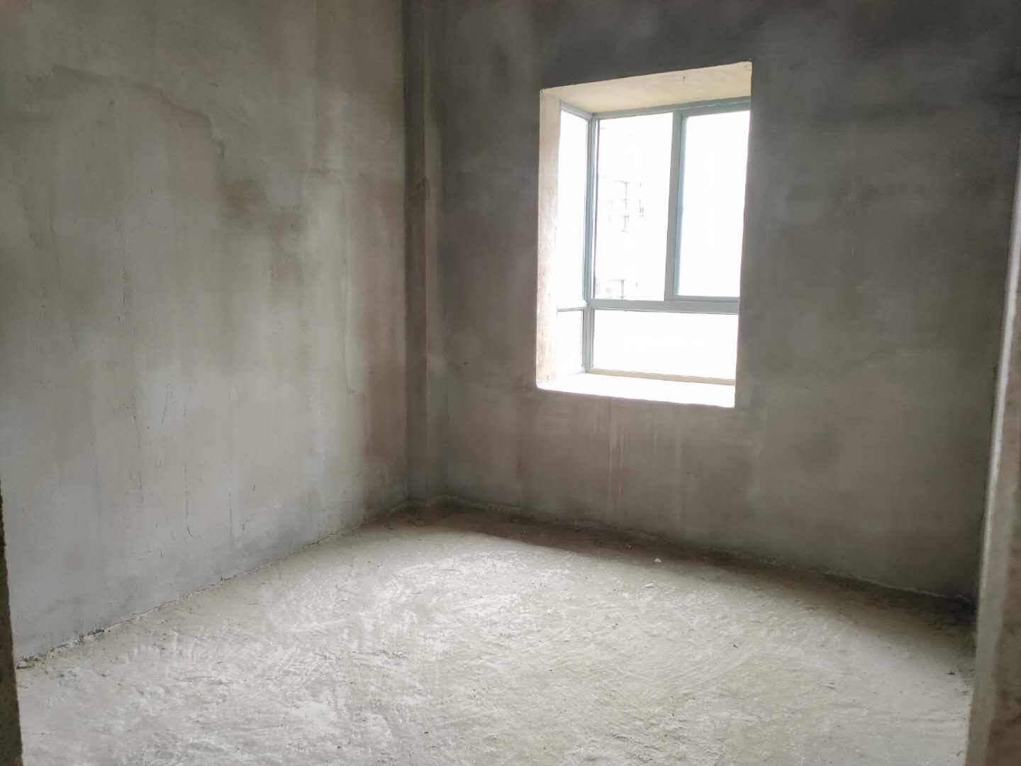 城东路安花园八中旁边 房价格4字头复式楼可按揭