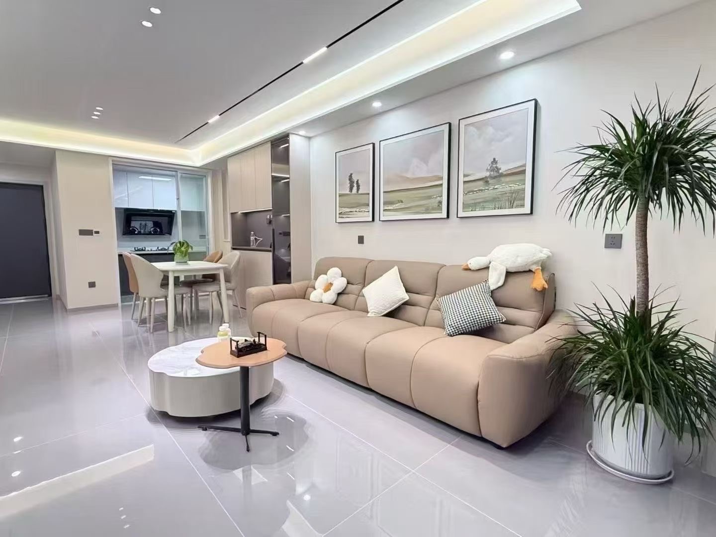 降价了，城西，满庭春，单价4900，全新精装，精装三房，过户费超低，中间好楼层