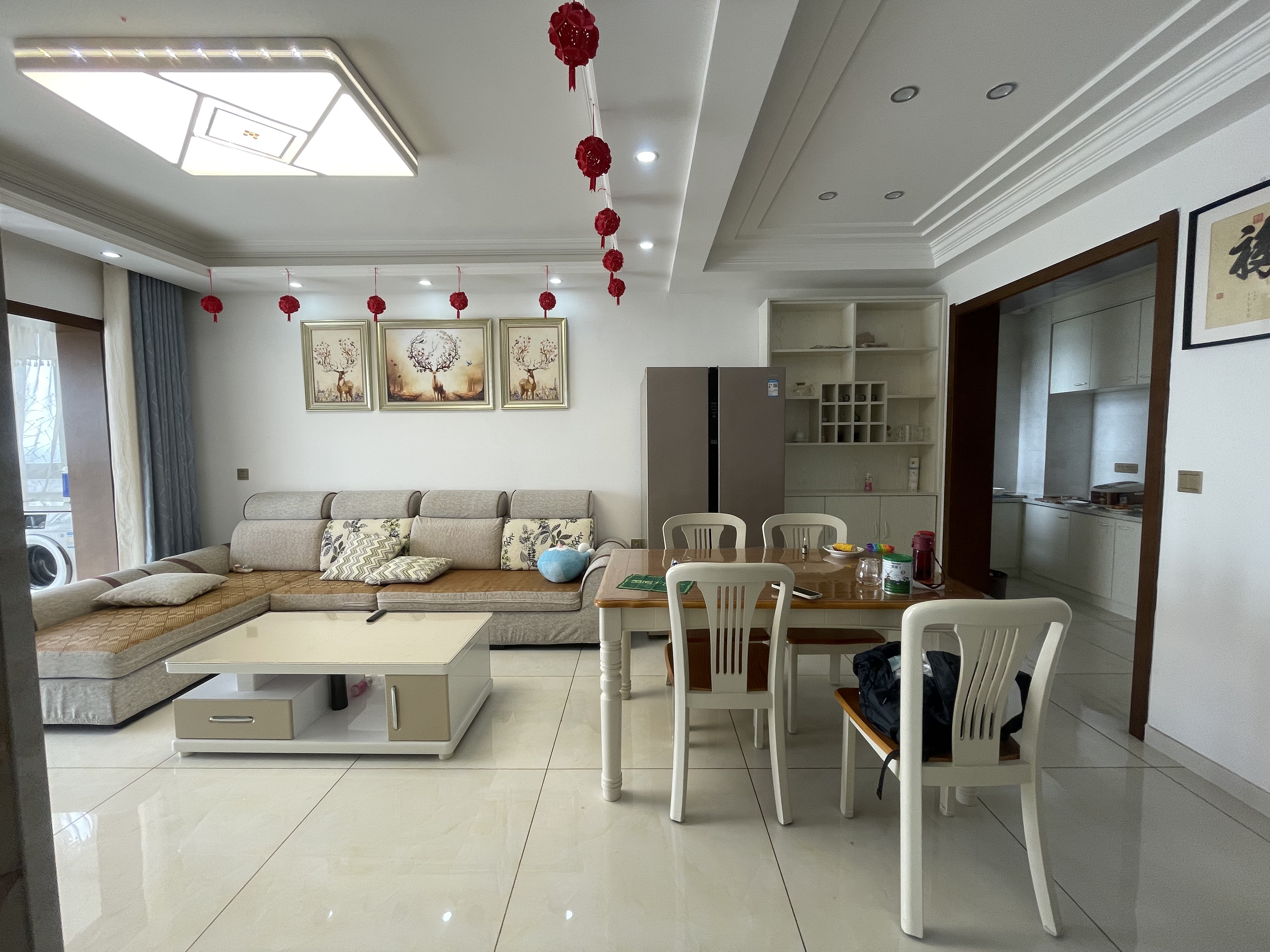 满庭春 好楼层 带供暖  精装小三房 冬暖夏凉 出行方便