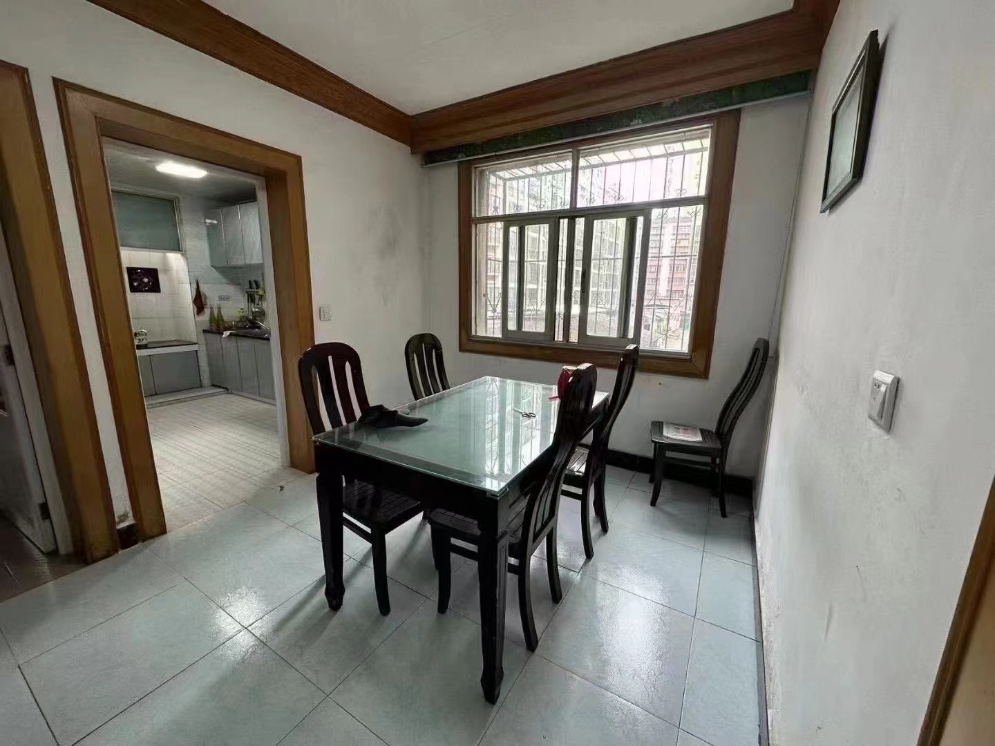 100，四中旁边，步梯二楼，33万有证可以贷款