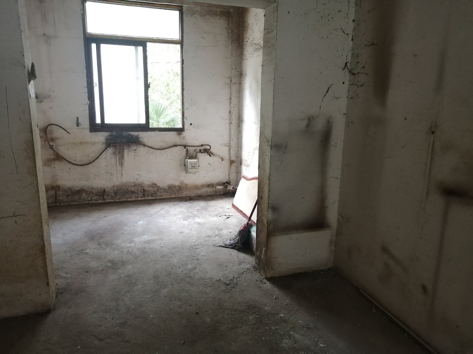 江汉名居毛坯四房，楼层非常到位，房间非常大，采光非常好