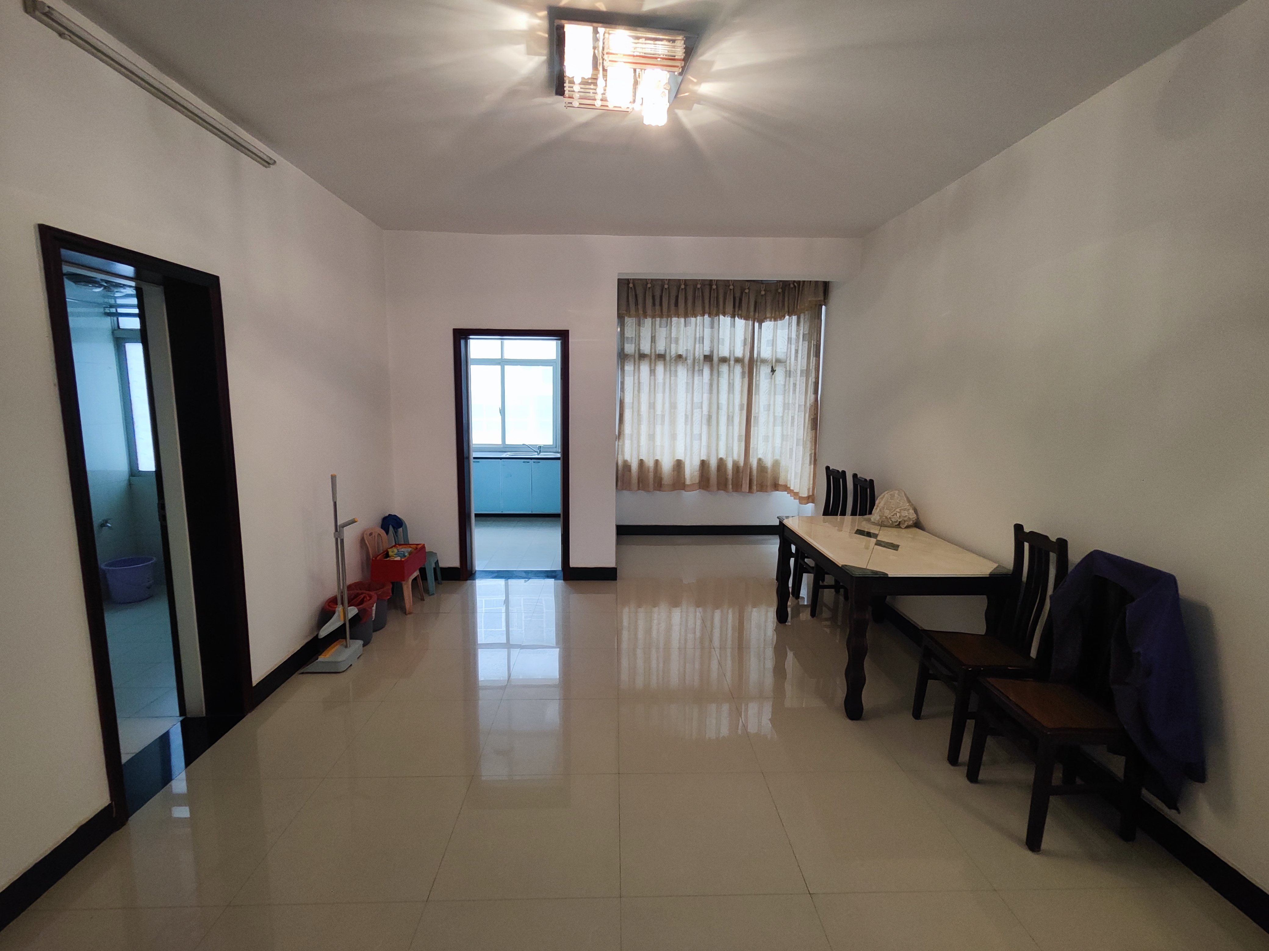 恒迪附近不动产单位宿舍带地下室前面无遮挡停车方便闹中取静看房方便