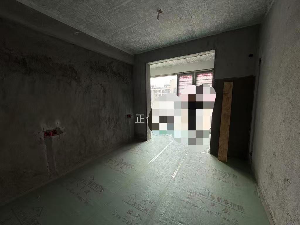 亏本急售，城南，吾悦现房，阳台封好了，水电装了，送车位，电梯好楼层