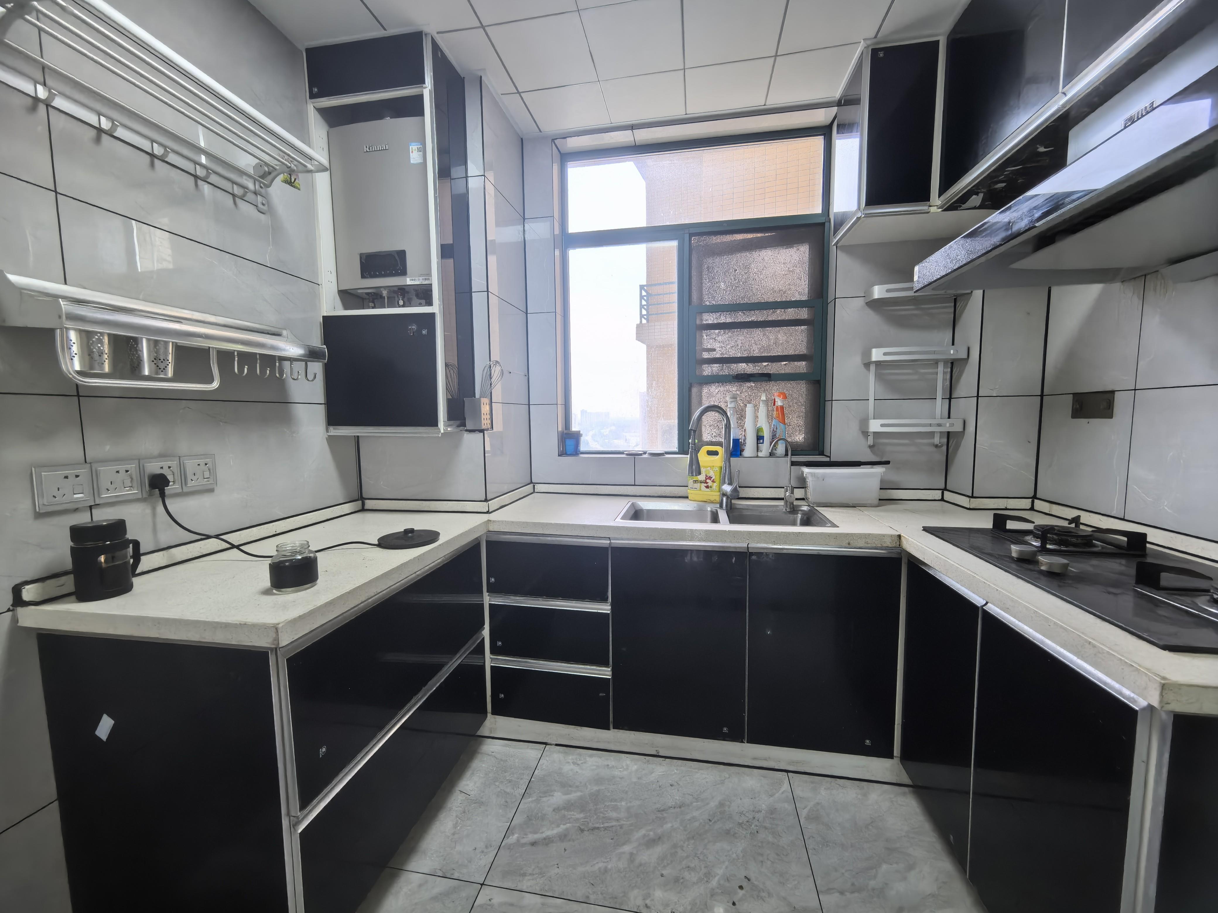 新城壹号3室2厅2卫精装修保养完好优价出售