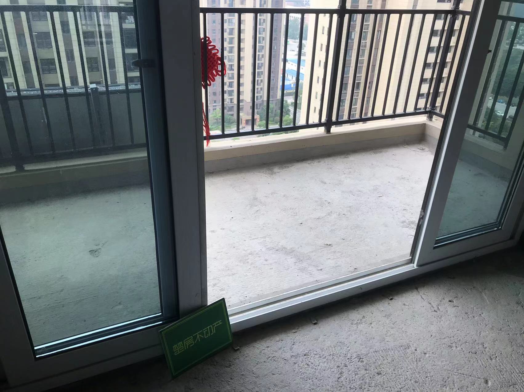 碧桂园送车位毛坯大四房南北通透双阳台小区环境好天然游泳池为您的品质生活保驾护航