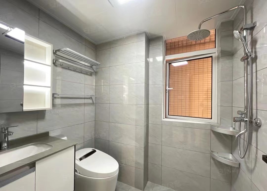 75，降价了，电梯小高层，全新精装3房，前后无遮挡，采光视野好，婚房必选！