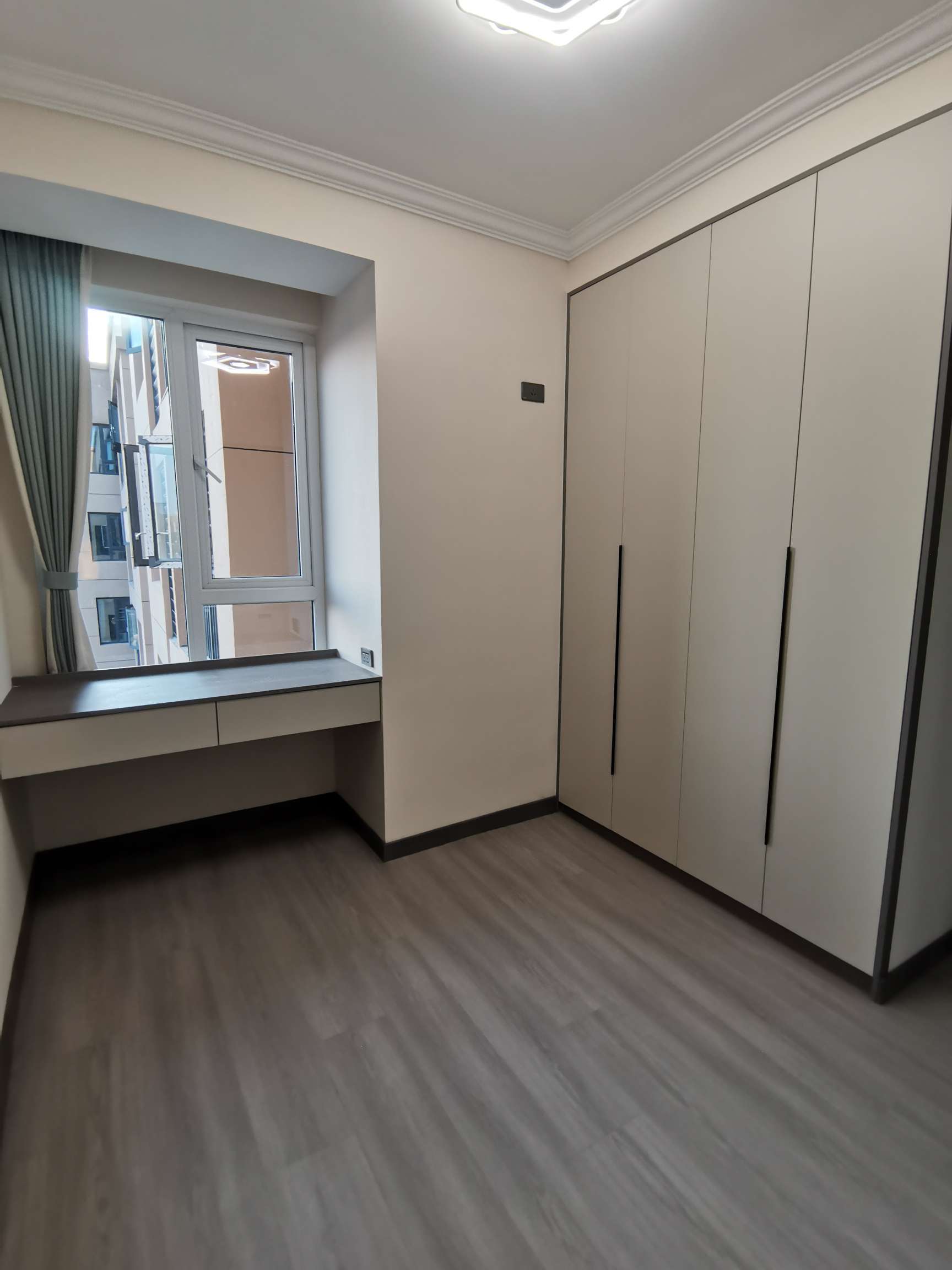 城西大社区九成新小三房满庭春