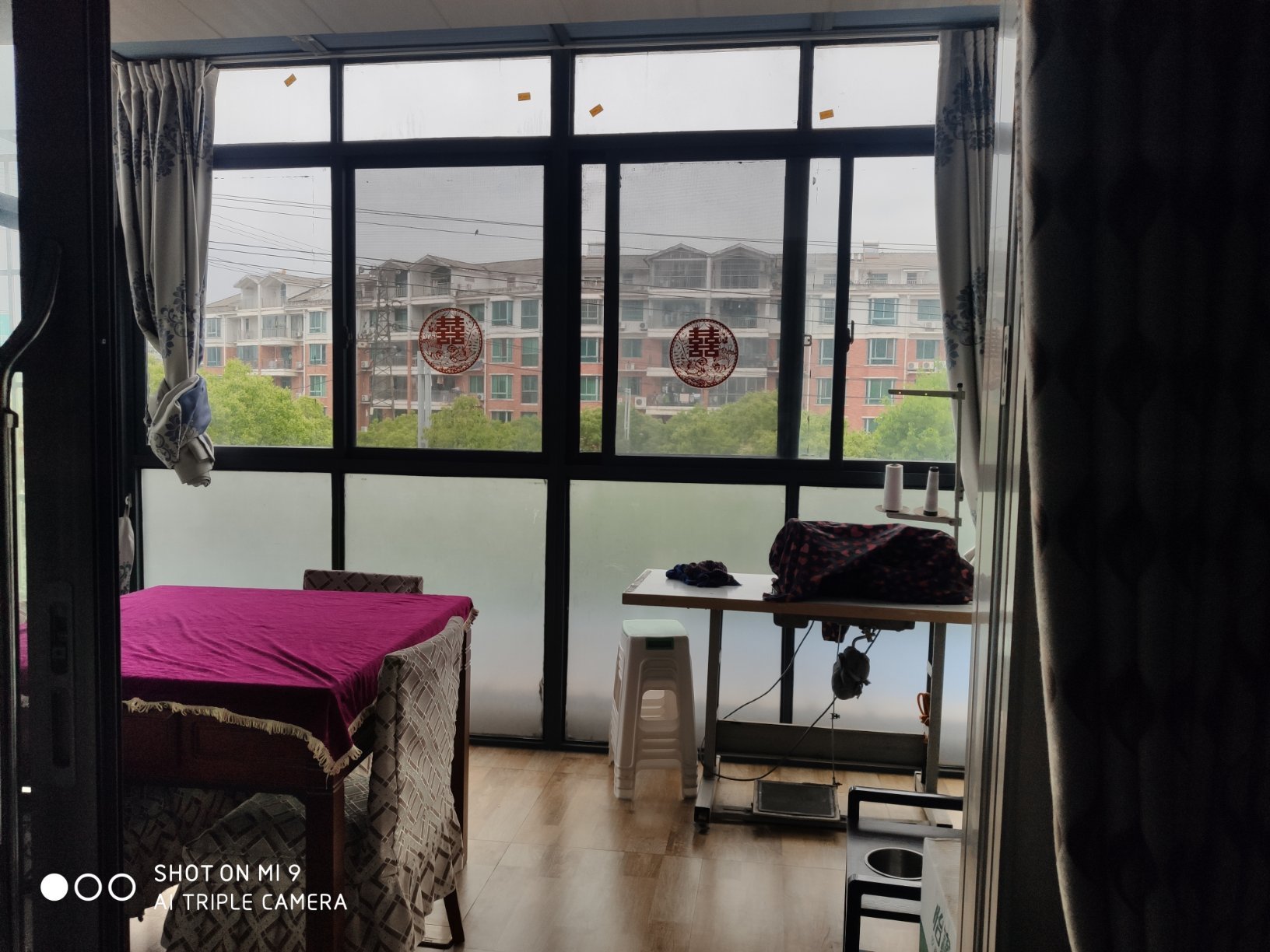 青青家园豪装三房，全屋中央空调品牌家电全送。