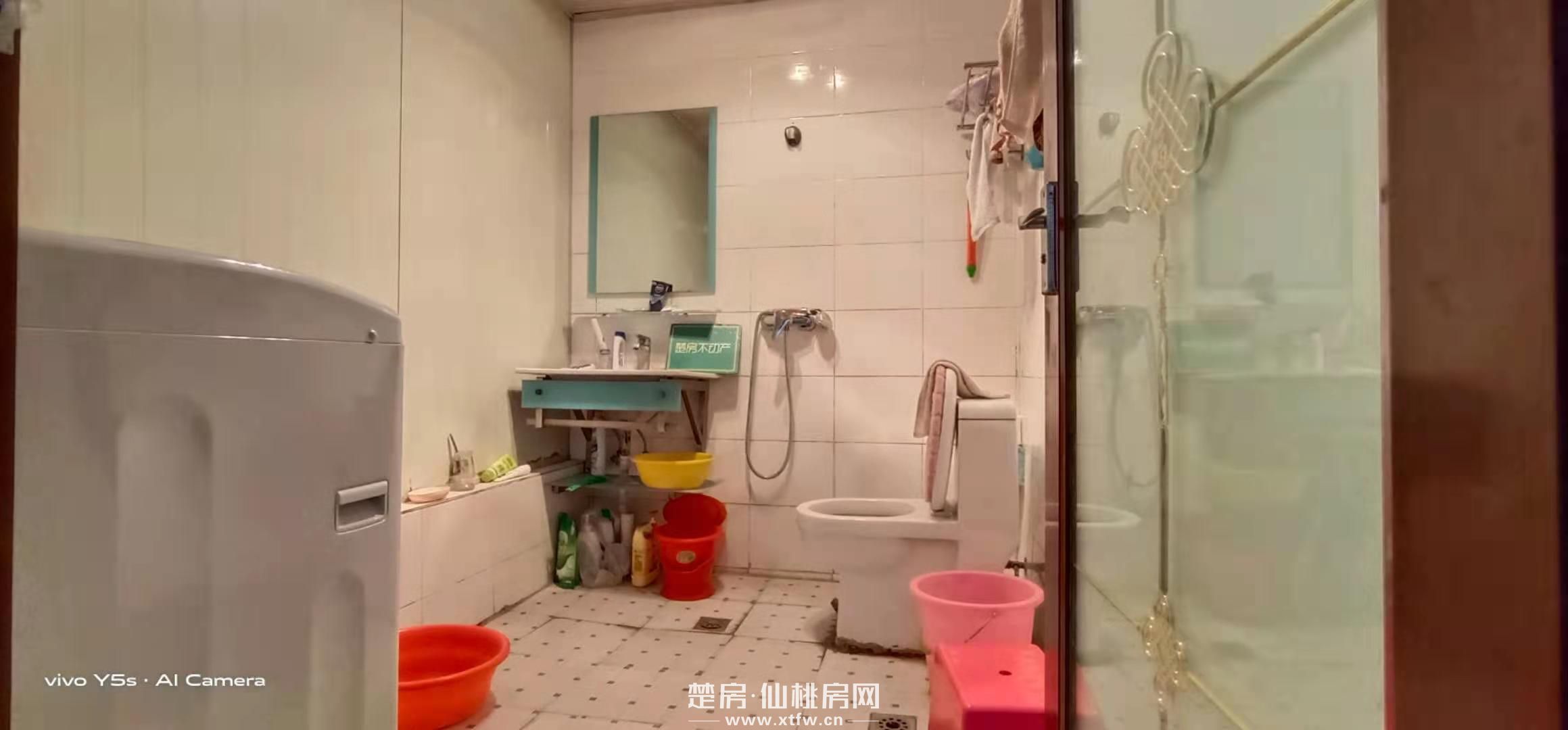 黄荆小区私房两杆三层出行方便好停车急售