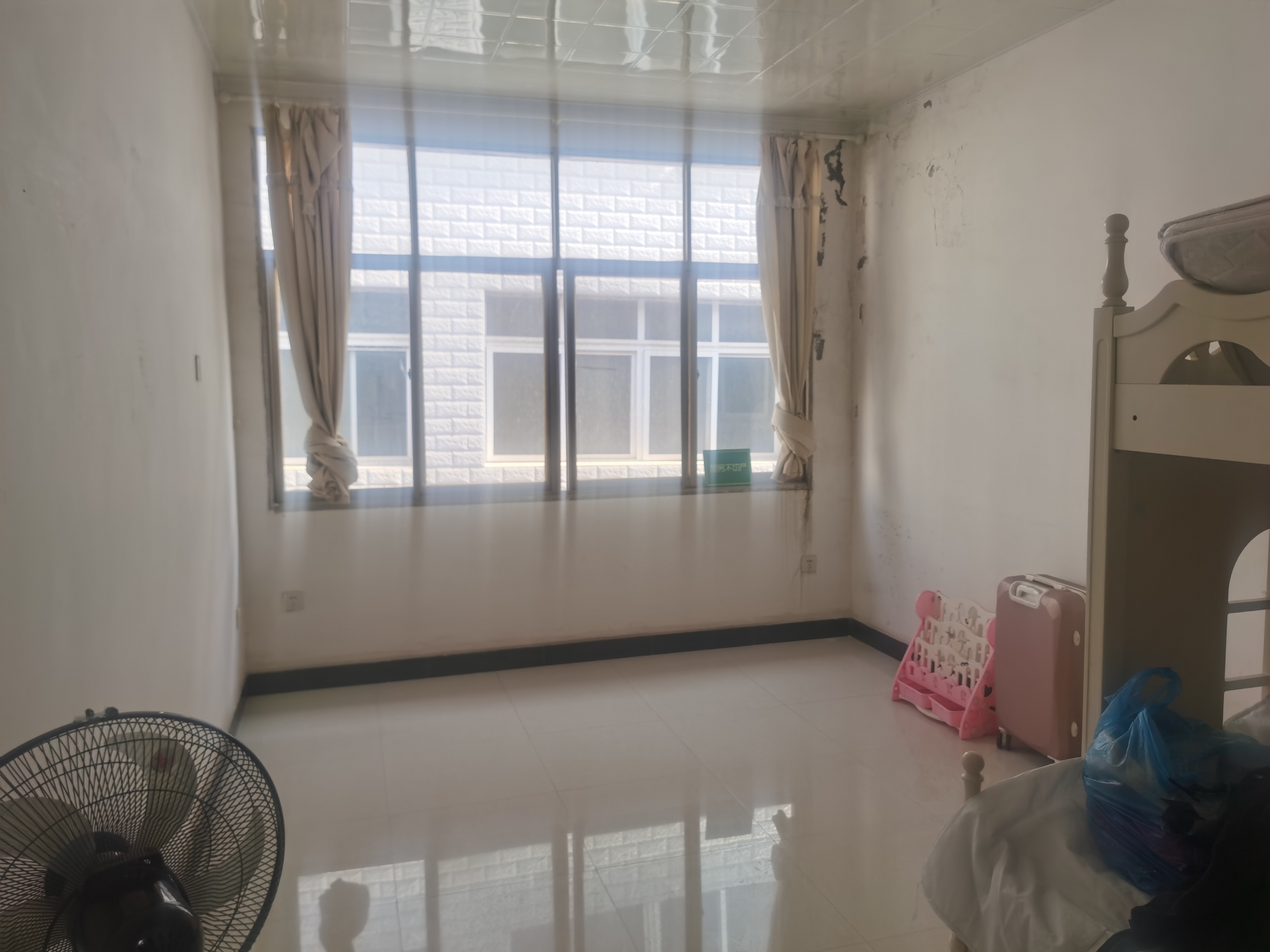 一中黄荆私房两间三层有房产证土地证