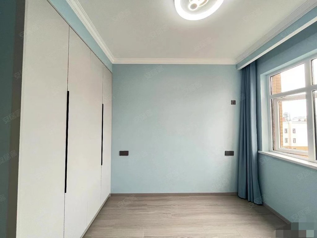 房东急售，沔阳公馆小高层，全新装修，三开间朝南，证件满五，好楼层