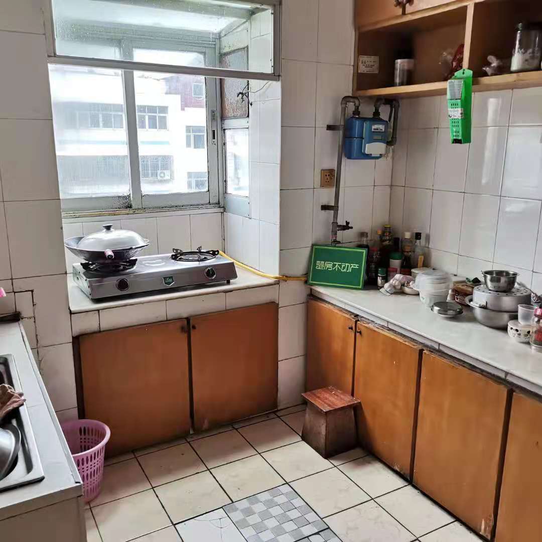 车站旁边财政局宿舍小区好停车非常方便！