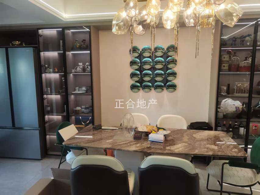 城南，蓝天新城，豪装三房，带100平特大露台，带地下子母车位，证满二