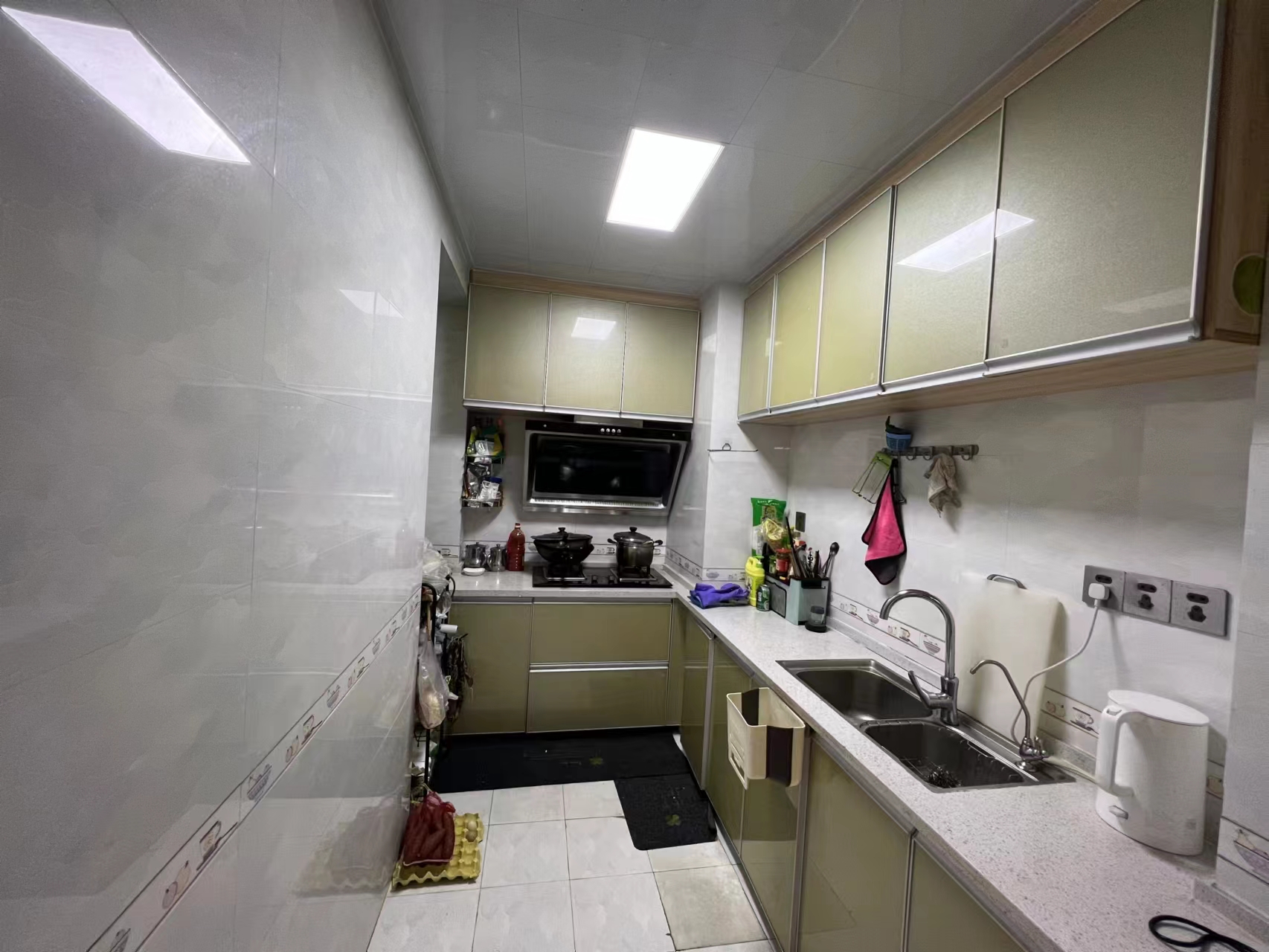 紫金城.精装大两房.屋里成色新.证件满二.看房方便