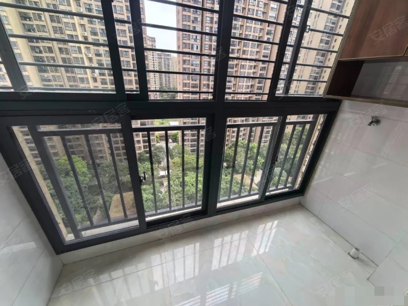 一中对面，翰林公馆精装四房，单价4900中间楼层，南北通透