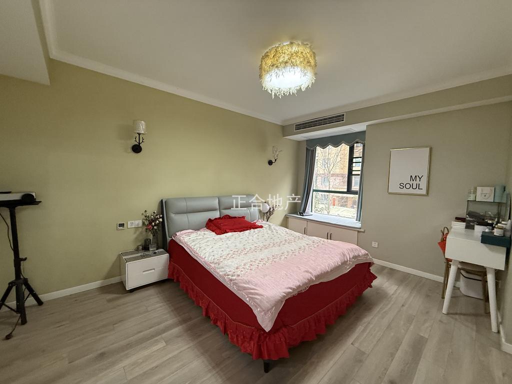 诚心出售，新城一号5期，洋房，精装三房，成色新，南北通透，户型好，证满二