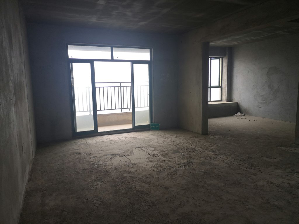 新城一号四期.毛坯四房.南北通透.看房方便