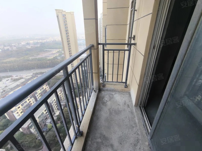 房东急售❗❗❗大阳台，森林国际zui前面一排，南北双阳台，三开间朝南，好楼层，下楼就是二中二小