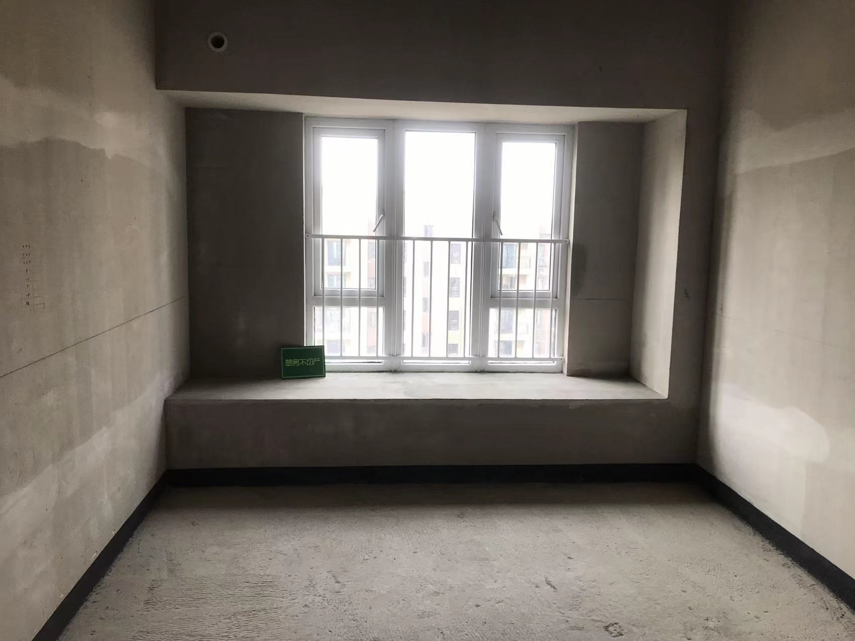 碧桂园送车位毛坯大四房南北通透双阳台小区环境好天然游泳池为您的品质生活保驾护航