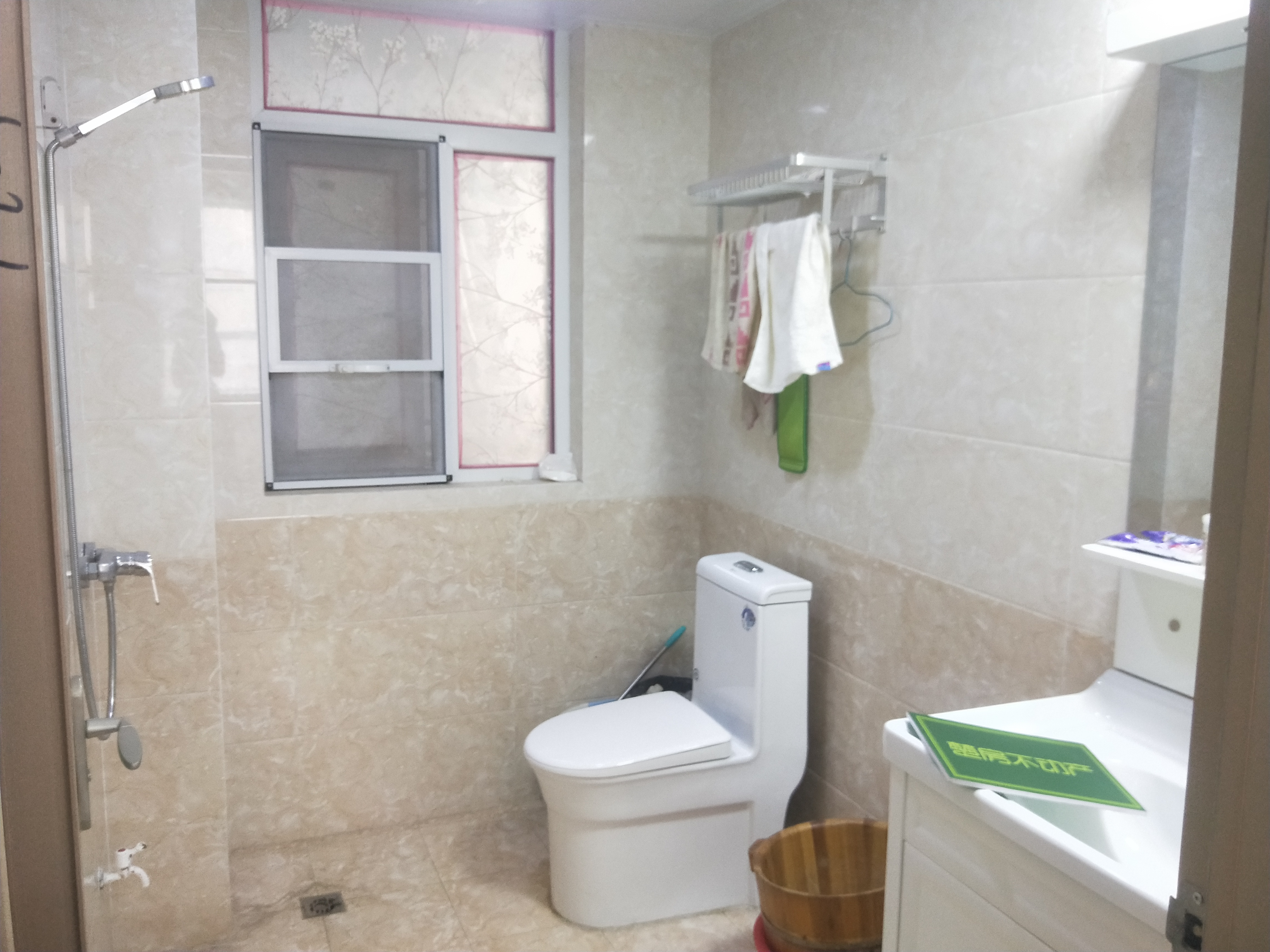 沔阳公馆精装三房，证件满二税费低，家里成色很新！