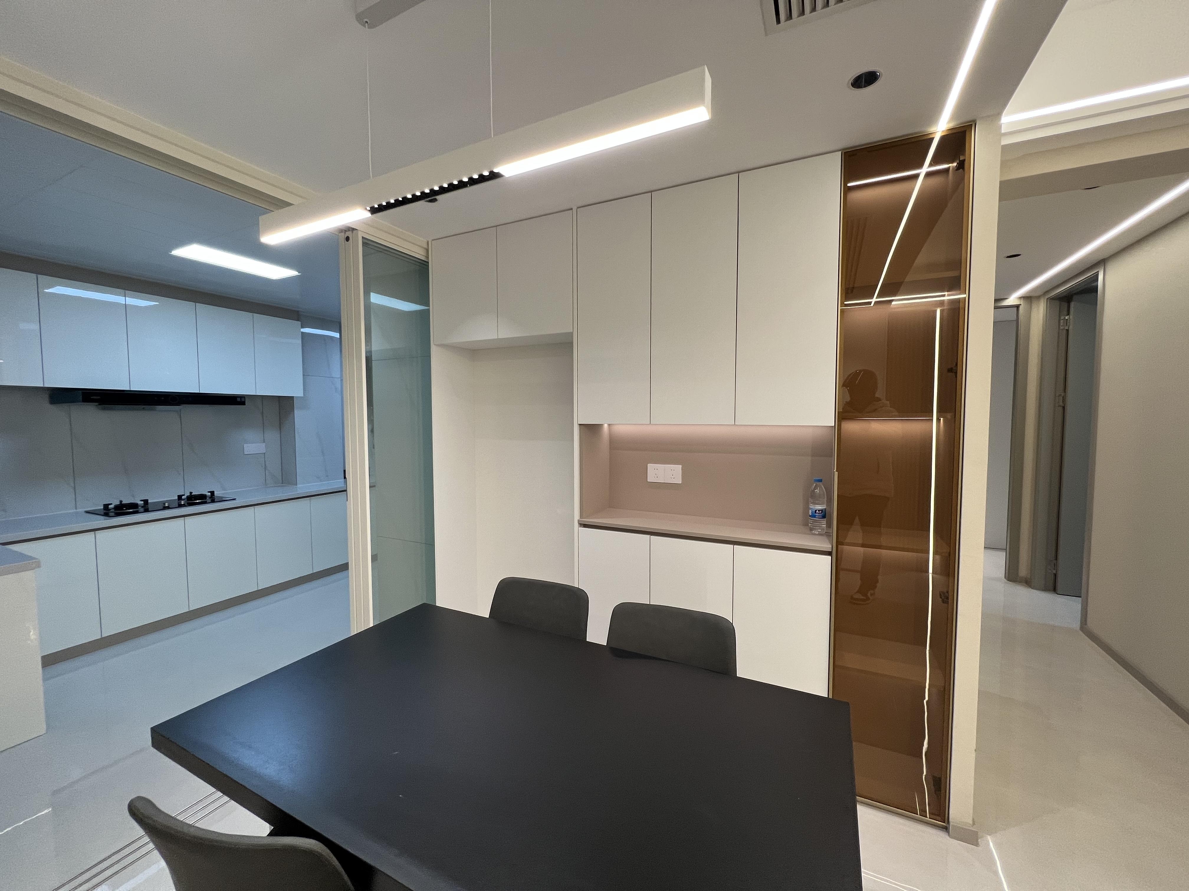 御湖世家3室2厅2卫全新精装修，家具家电都是全新的，装修材料都是大品牌。