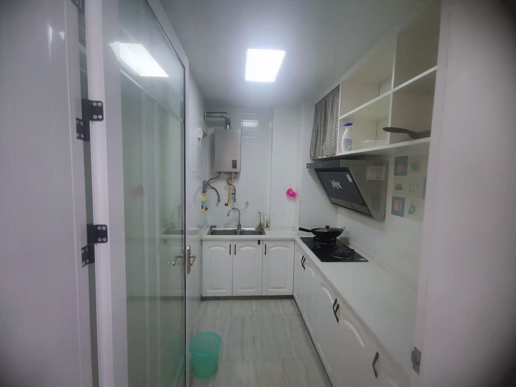 城西，满庭春，精装大两房，电梯好楼层，证满二，诚心出售