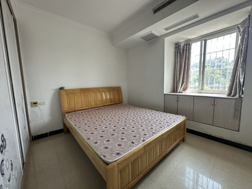 翰林公馆3室2厅1卫精装修家具家电全配1600元优价出租