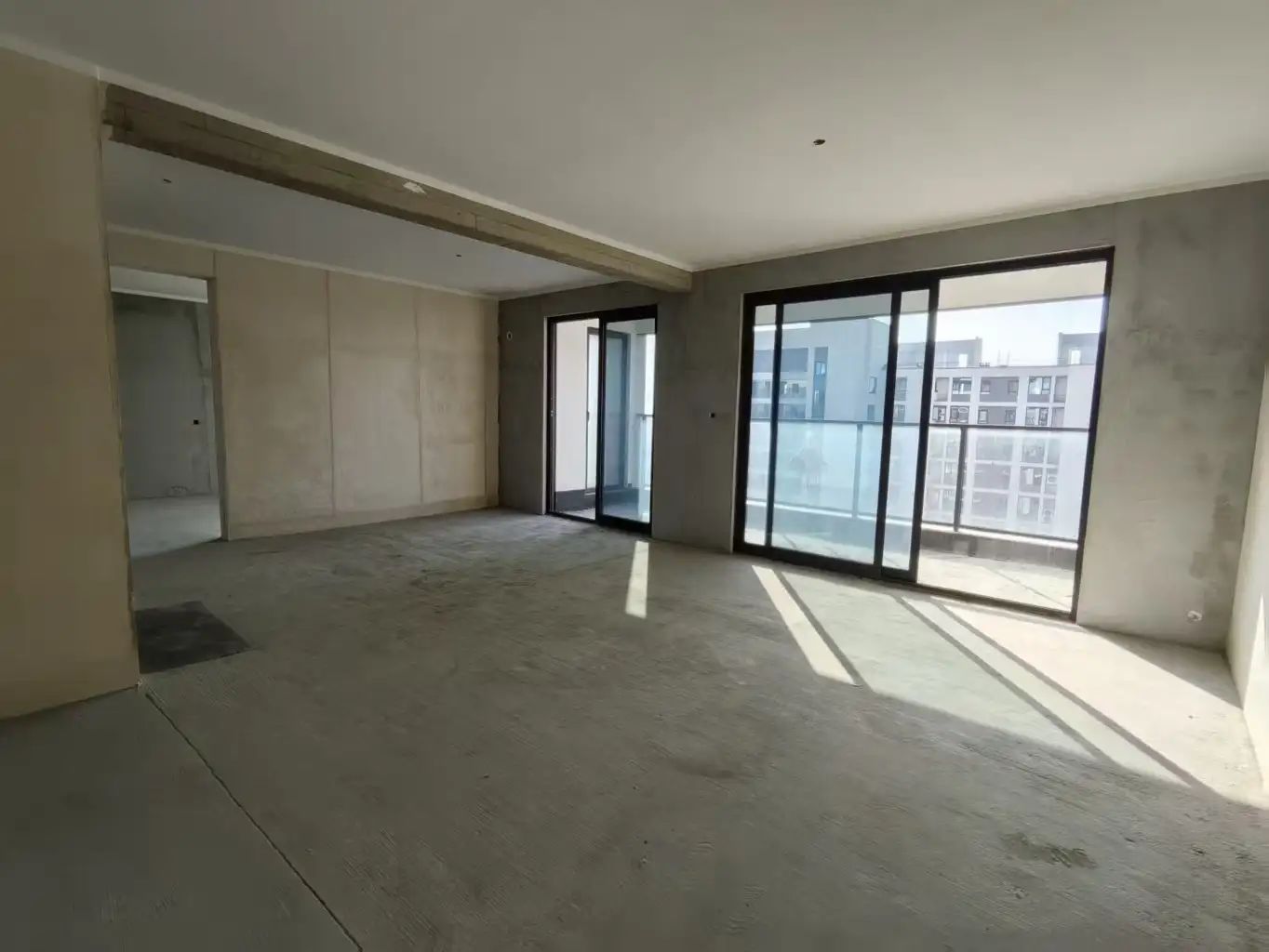 城南，吾悦广场，现房，单价5700，带‬车位，南北通透，大阳台