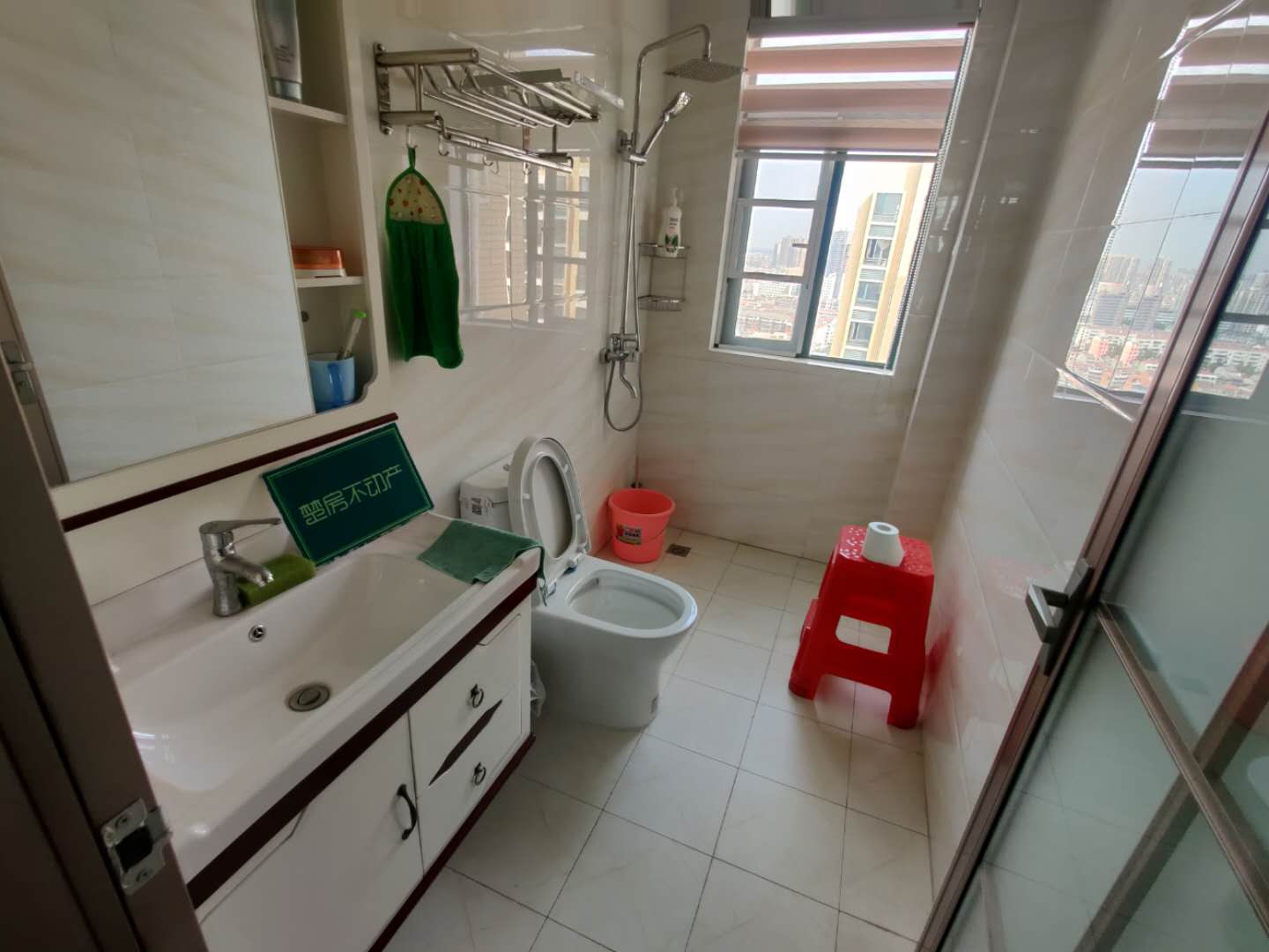 新街精装三房沔阳 新三中 房入住时间短看房方便