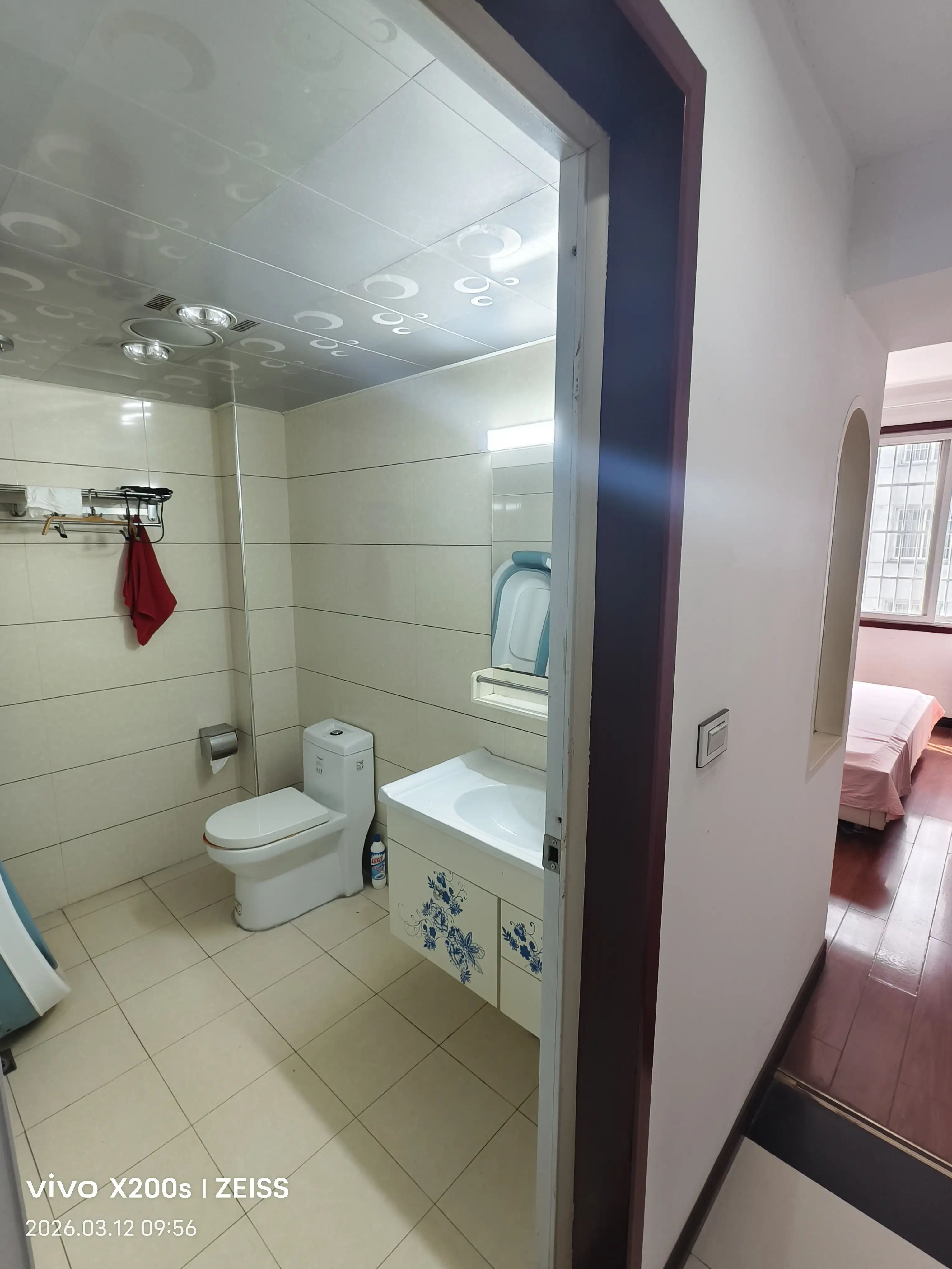 亏本捡漏，实小旁，步梯中间楼层，精装三房，证满二，诚心出售