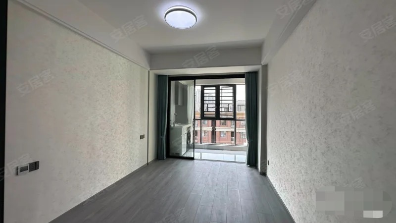 城南，新城一号五期，一梯二户洋房，总高8层，全新精装三房二卫，满二，全屋中央空调，单价6千多点，