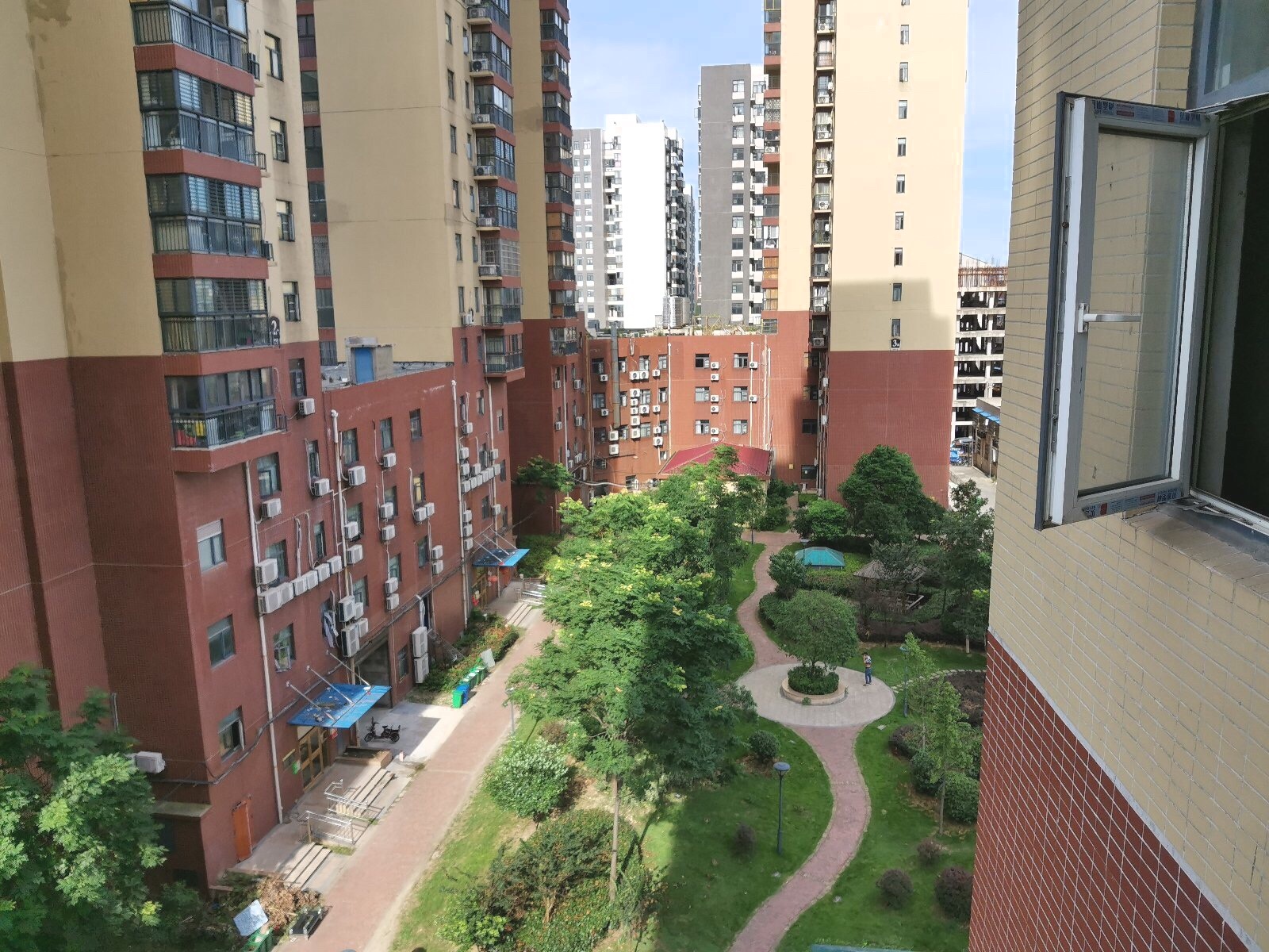 一中对面上苑一品2室2厅1卫精装修家具家电全配！