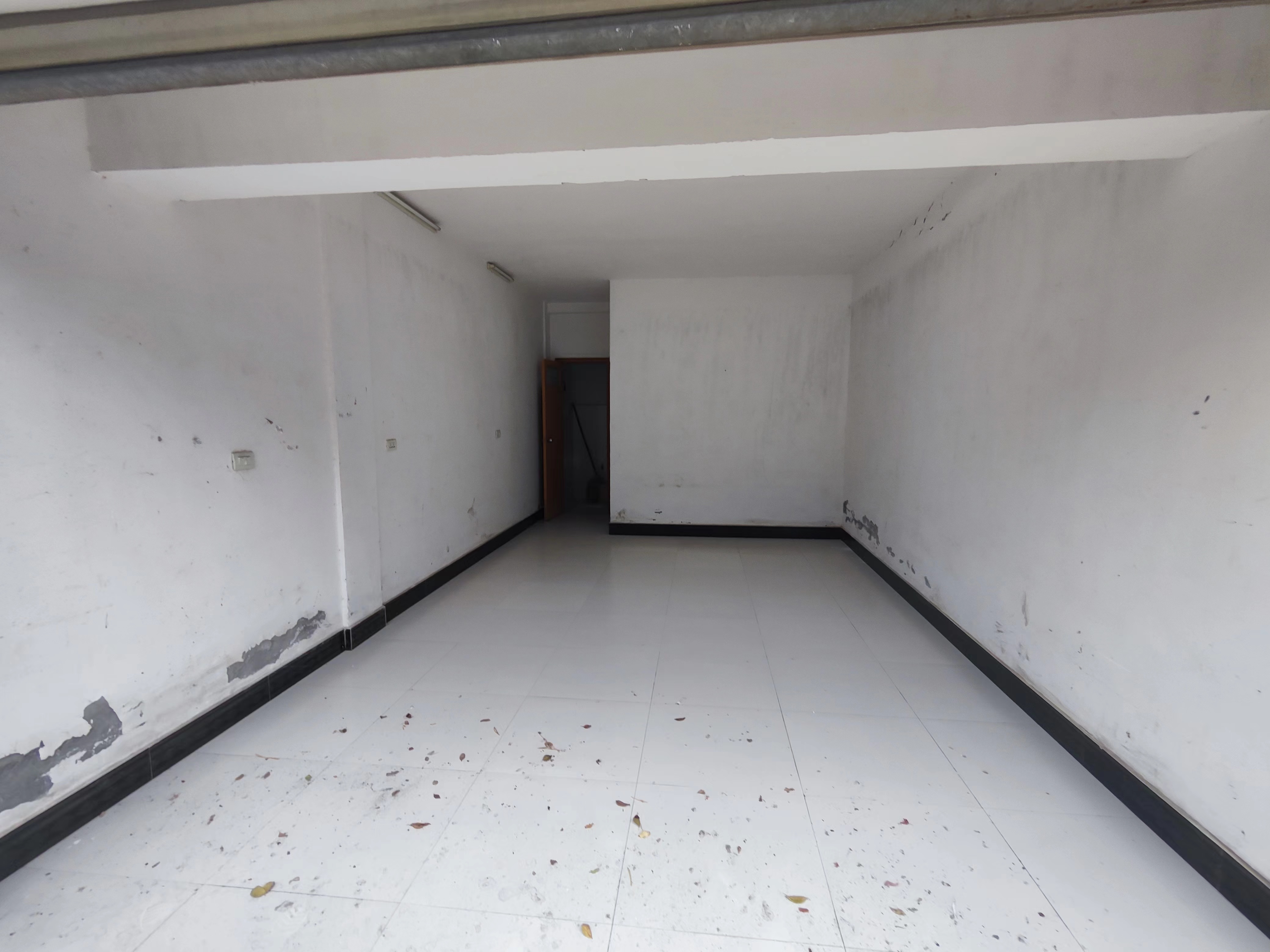 恒迪附近不动产单位宿舍带地下室前面无遮挡停车方便闹中取静看房方便