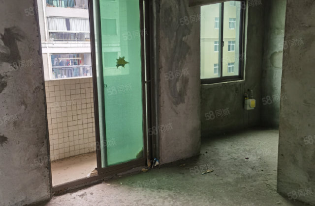 锦绣龙城3室2厅2卫好楼层一梯两户高性价比价格可谈诚心出售