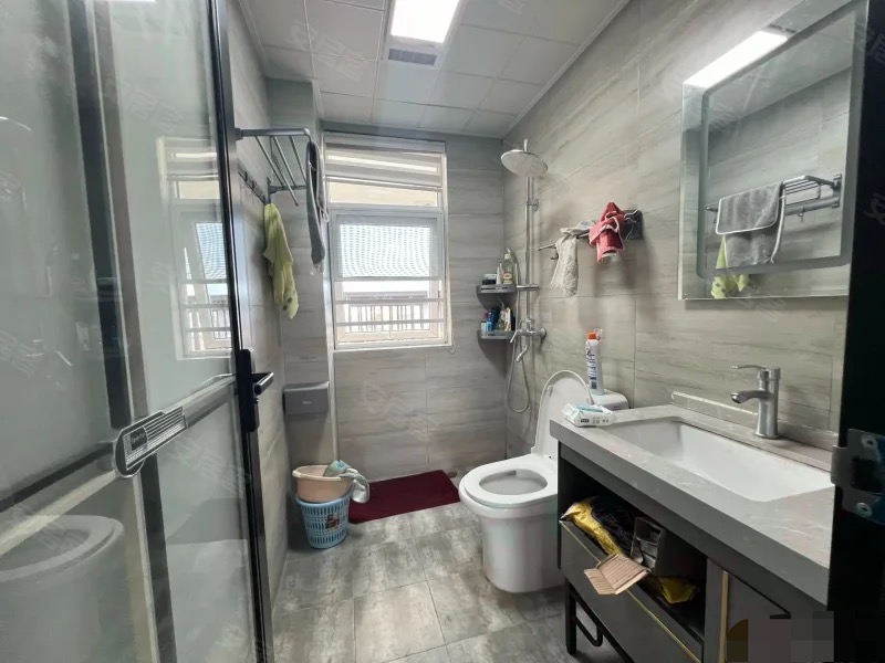 锦绣江山，单价5500，精装3房，中高楼层，业主自己装的婚房，满二