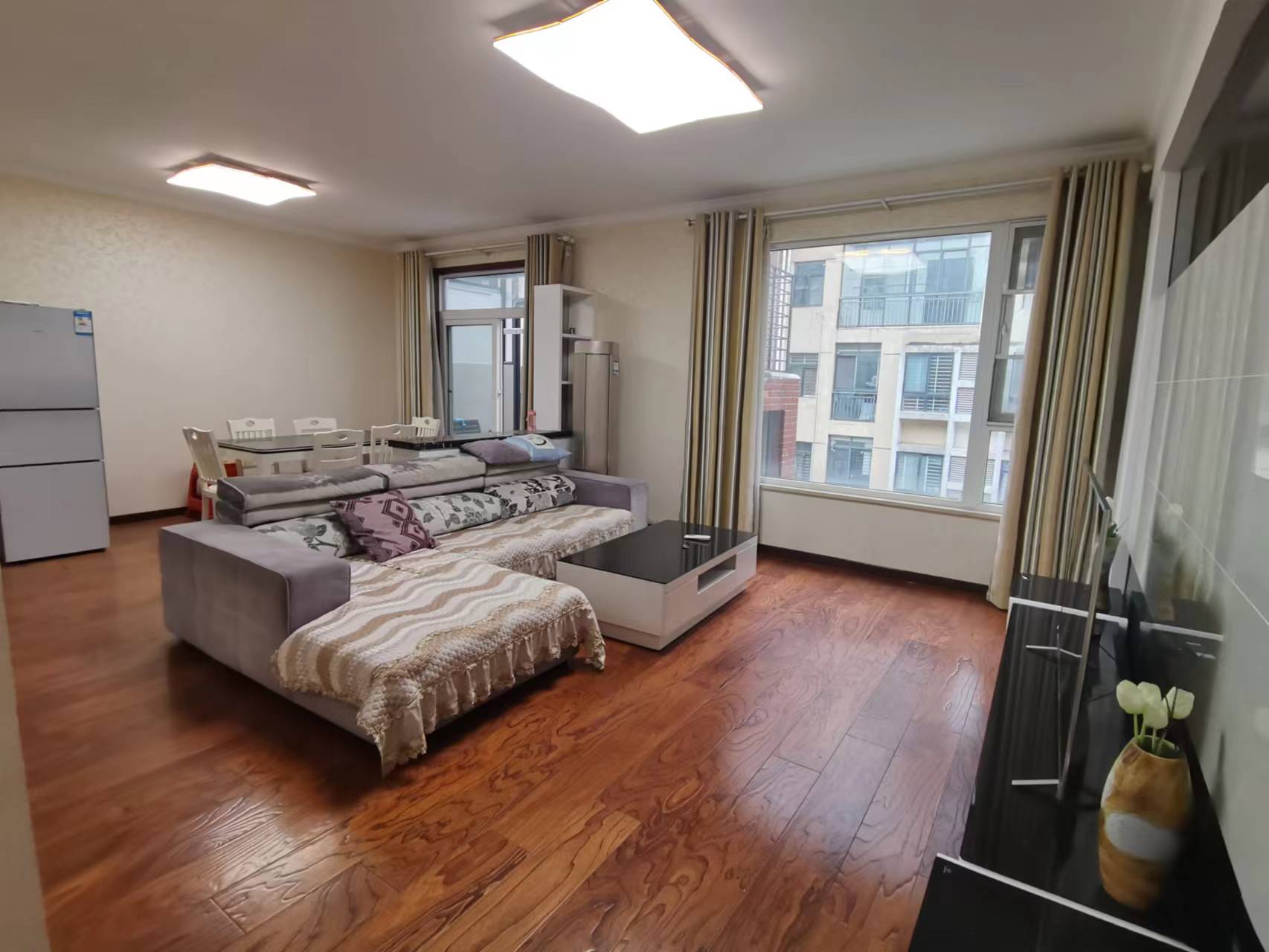 森林国际 洋房 精装三房 中间楼层 房东诚意出租