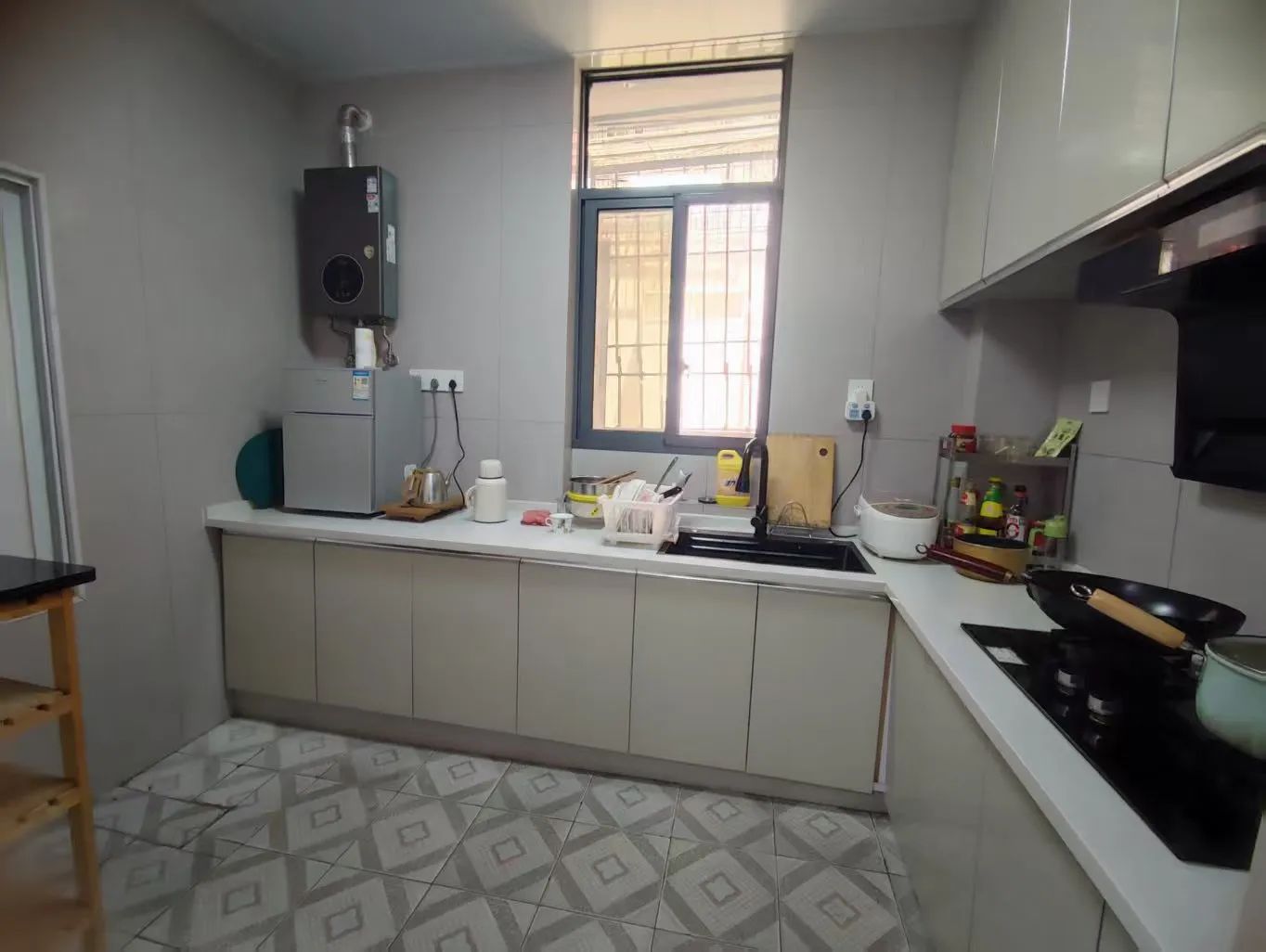 捡漏，商城旁，花园洋房，有私家花园，精装3房，