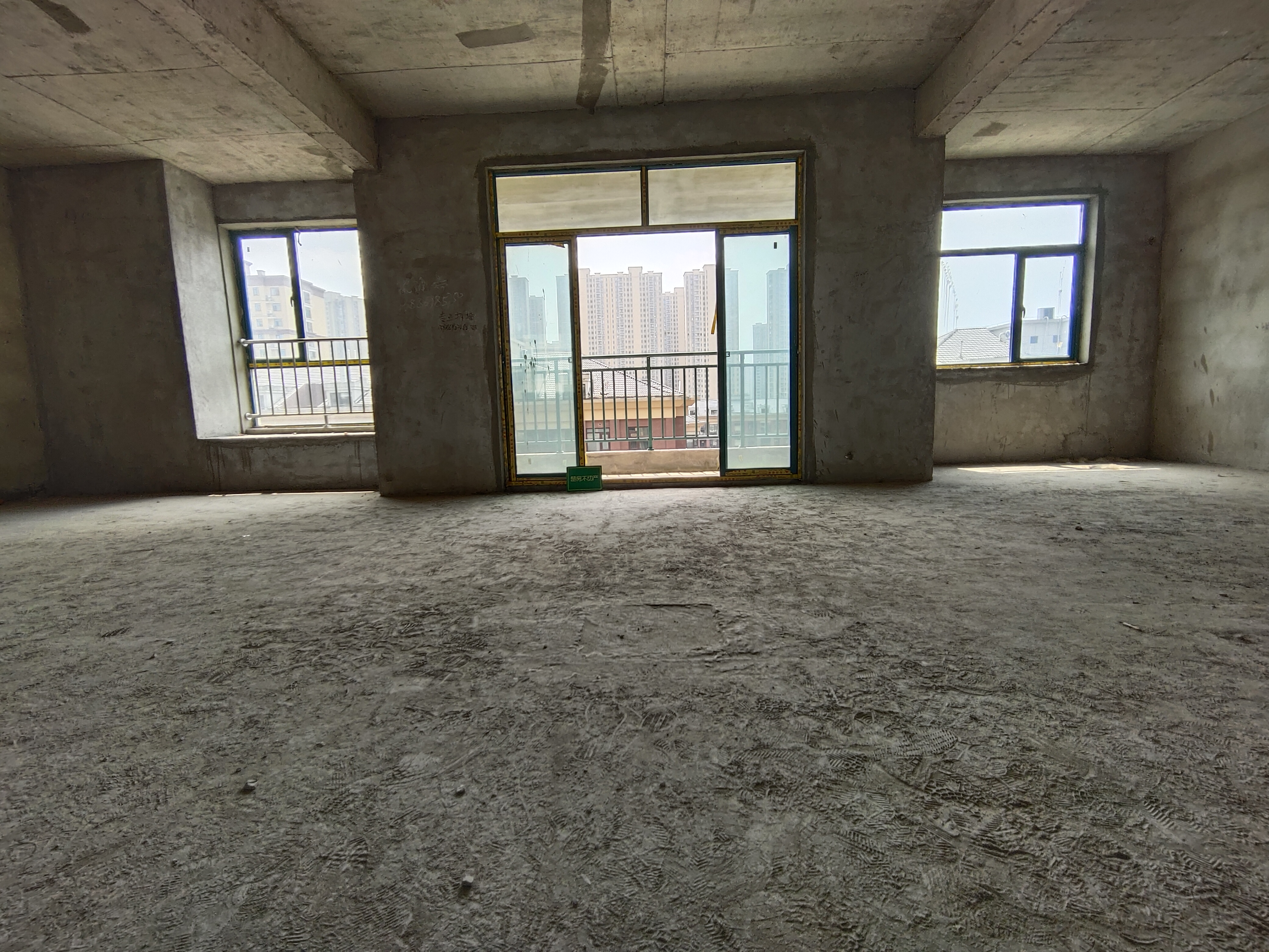 新城一号五期花园洋房毛坯三房看房方便