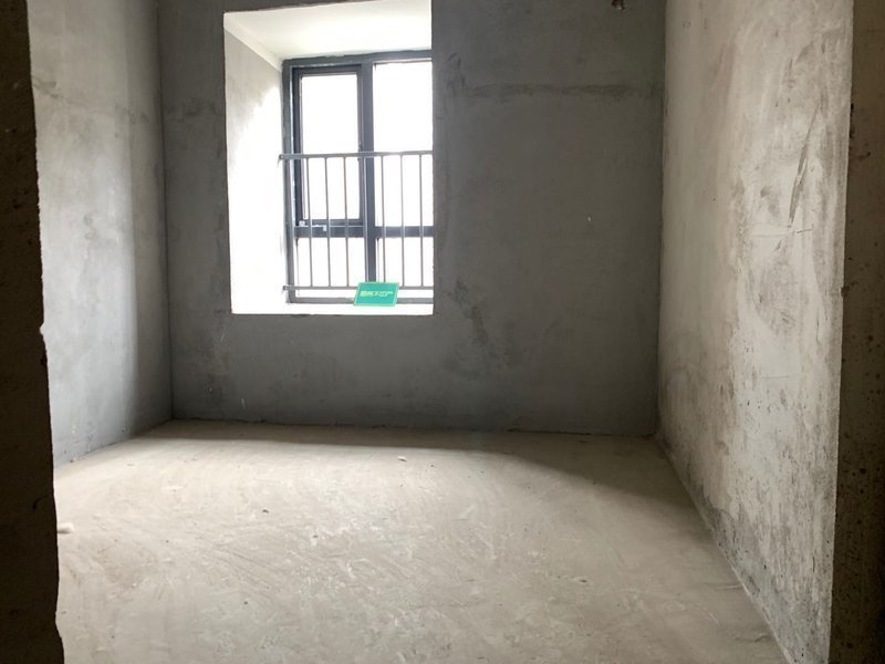 森林国际翡冷翠毛坯大三房，好楼层，采光视野好