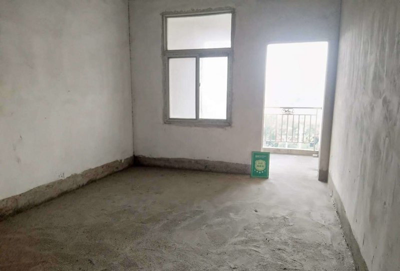 怡景花园沃尔玛对面毛坯大三房房东诚意出售