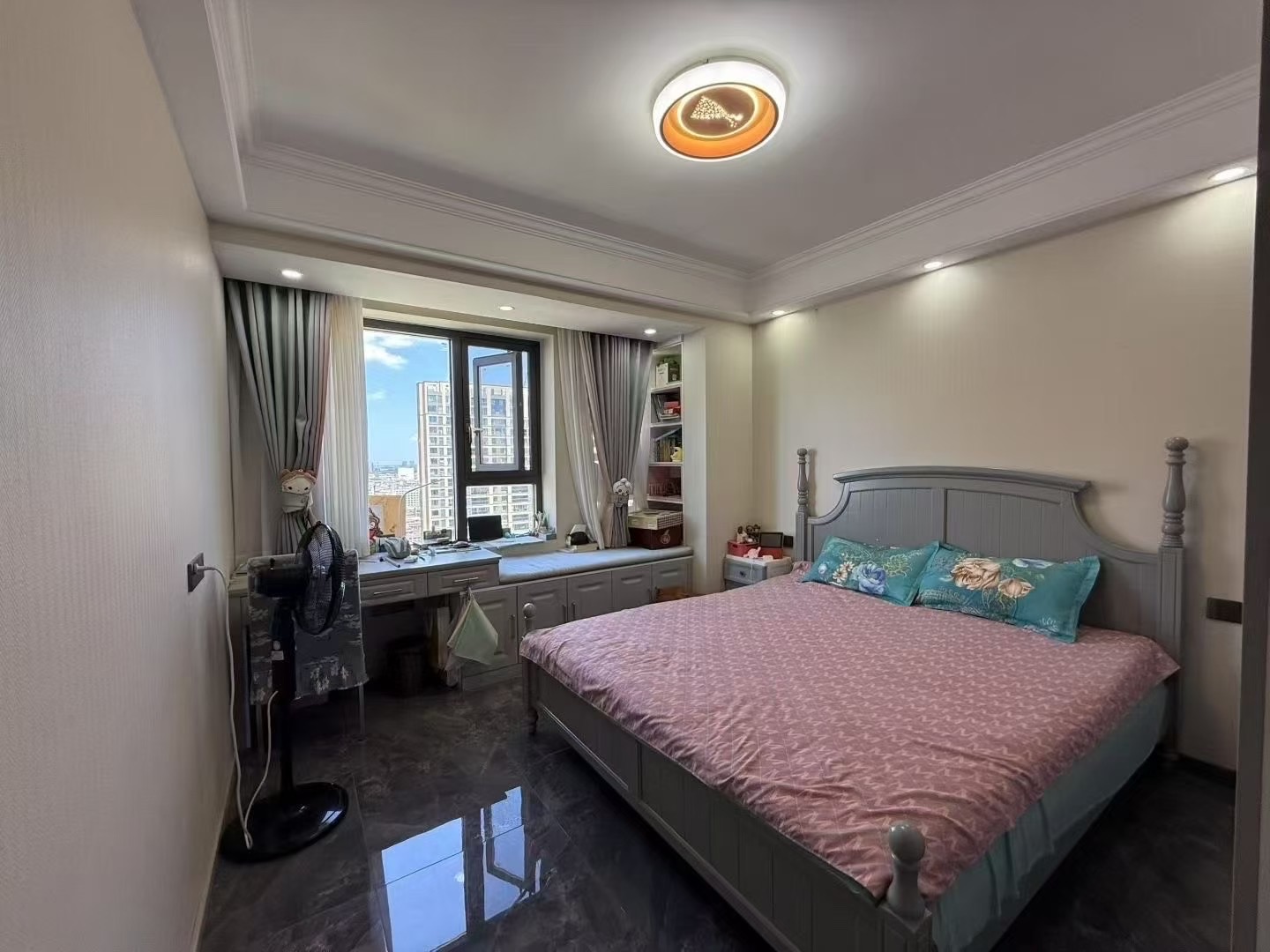 降价了，亏本出，城南，领秀城，凤凰层，东边户，全屋品牌装修，带车位，证满二